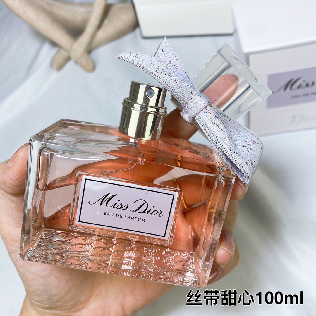 Dior’s new Ribbon Sweetheart Eau de Parfum 100ml
🔜 Quality❗️571456# Ribbon Sweetheart 100ml
🔻New Dior Dior MissDior Dior Haute Couture Dress Ribbon Sweetheart Miss Women's Perfume 100ml
Top notes: Italian citrus essence
Middle Note: Double Jasmine Absolute
Base note: Indonesian patchouli essence - Image 5