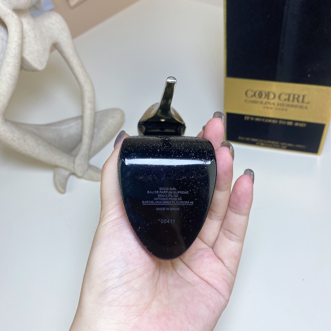 High quality
Carolina High Heels Good Girls Supreme Eau de Parfum 80ml
Carolina Herrera Good Girl Supreme, 2020
Brand: Herea
Properties: female fragrance
Fragrance: floral oriental
Top note: forest fruit jasmine
Middle note: tonka bean tuberose
Base note: vetiver - Image 4