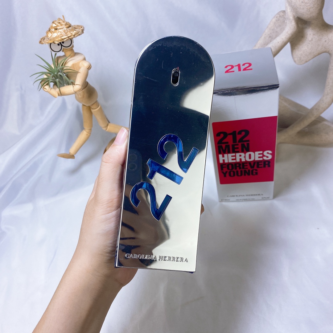 Quality
Carolina Herrera Skateboard Perfume 90ml Carolina Herrera 212 Men Heroes Forever Young - Image 2