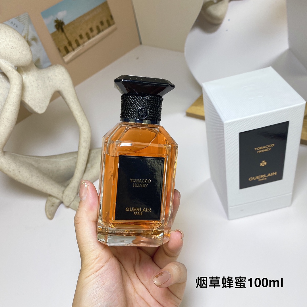 Tobacco Honey 100ml
Art Salon Series
Tobacco Honey,2023
Brand:
Perfumer: Dehine Jelk
Properties: Neutral fragrance
Fragrance: Woody Oriental
Top notes: Honey, Clove, Star Anise
Middle Notes: Tobacco, Tonka Bean, Vanilla Sesame
Base note: Agarwood (ebony) sandalwood - Image 2