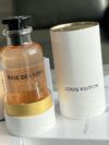 Quality
Lv perfume Rose des Vents 100ml
Fragrance ❤️
Top note: peach🍑
Middle note: rose 🌹, iris
Base notes: cedar, pepper, musk
From its name, we can understand that the main fragrance is rose flower, and its raw material is collected from Bulgarian rose essence. Bulgarian roses are well known and are the world's top rose base. Its purification and collection are all done using the oldest techniques, ensuring it is purely natural and suitable for high-end cosmetics and perfumes.