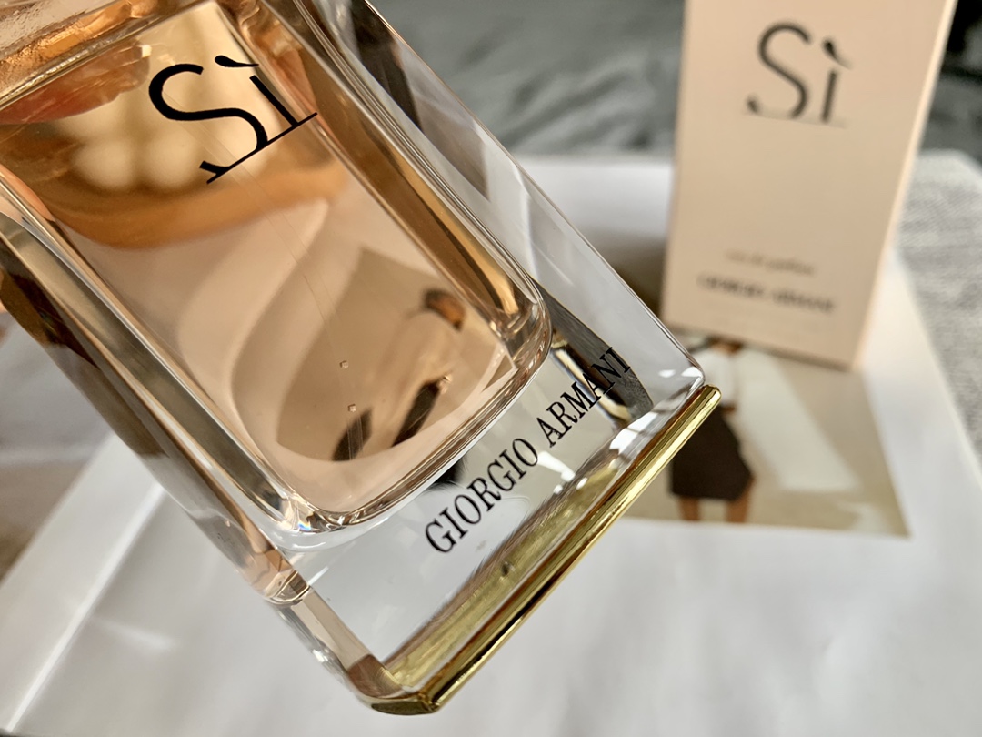 Quality
Armani intense SI yellow love rose women's perfume 100ml,
Fragrance: fresh floral fragrance
Top notes: blackcurrant leaves
Middle notes: freesia, rose
Base note: vanilla, patchouli, ambergris, woody notes - Image 4