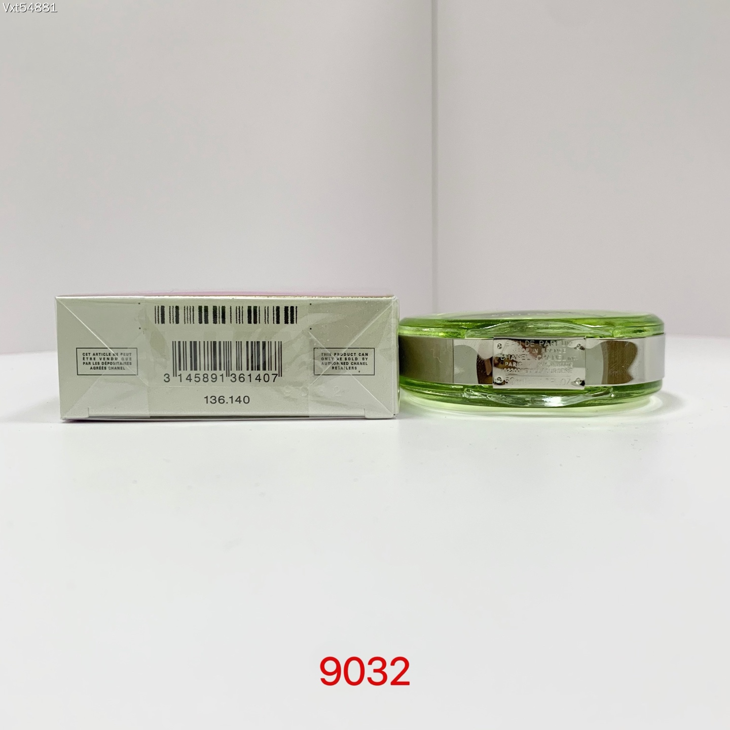 Original order quality
✍️New version of Xiaoxiang Encounter Eau de Parfum 50ml green🔜Real shot📷In stock❗9032 code! 🆕The 23rd edition of Chanel Green Encounter 2023 has a new product ~ Chanel Encounter Fresh Perfume, also known as "Green Encounter"
The new product Chance Eau Fraiche Eau de Parfum will be launched in the summer of 2023, which is a women's fragrance.
New version of Chanel meets fresh fragrance (2023)
Top notes: citron, aldehydes
Middle note: jasmine
Base note: teak, amber
The new version of Silver Cover's Green Encounter is thicker overall, with the fresh fragrance of jasmine, the calmness and tranquility of amber, and the vibrant teak wood fragrance, which prolongs the aftertaste. It's between fresh and rich, and the fragrance lasts longer. - Image 3